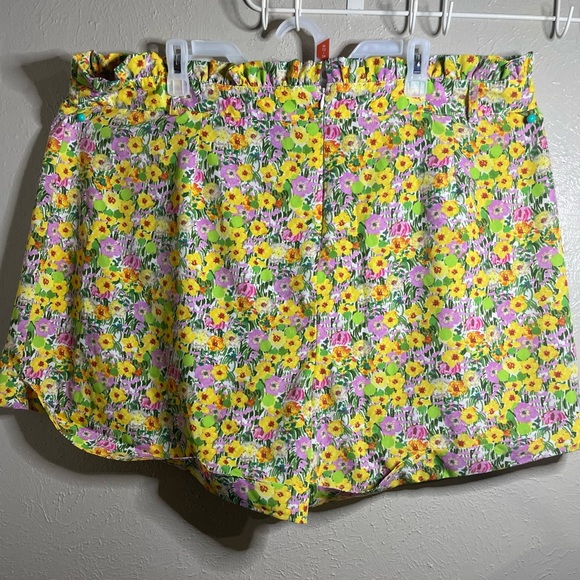 Shein Curve multicolor floral shorts - Picture 2 of 5